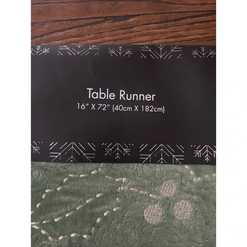 TAHARI Green Silver Quilted Winter TABLE RUNNER Velvet Holy Bushes 16